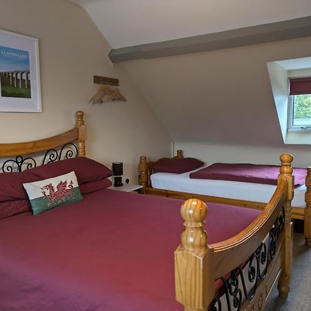 Llangollen Hostel Guest Rooms - No Dormitories - Self Catering Eksteriør billede