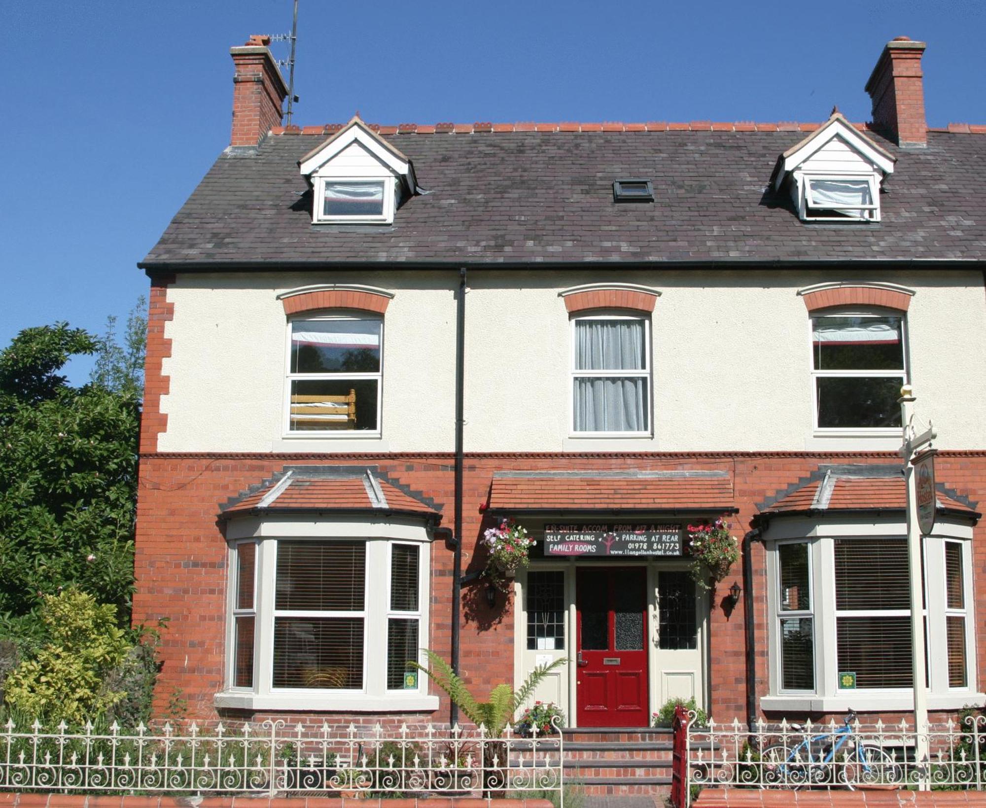 Llangollen Hostel Guest Rooms - No Dormitories - Self Catering Eksteriør billede
