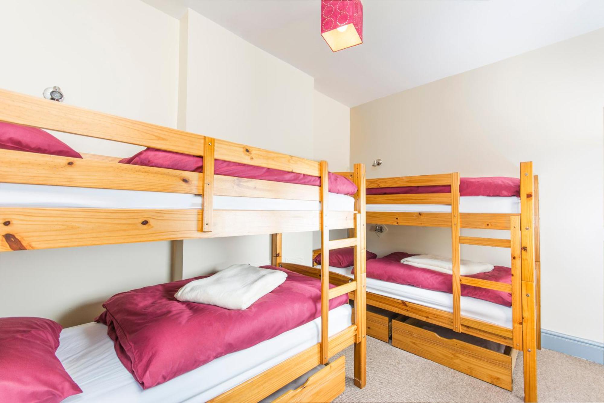 Llangollen Hostel Guest Rooms - No Dormitories - Self Catering Eksteriør billede
