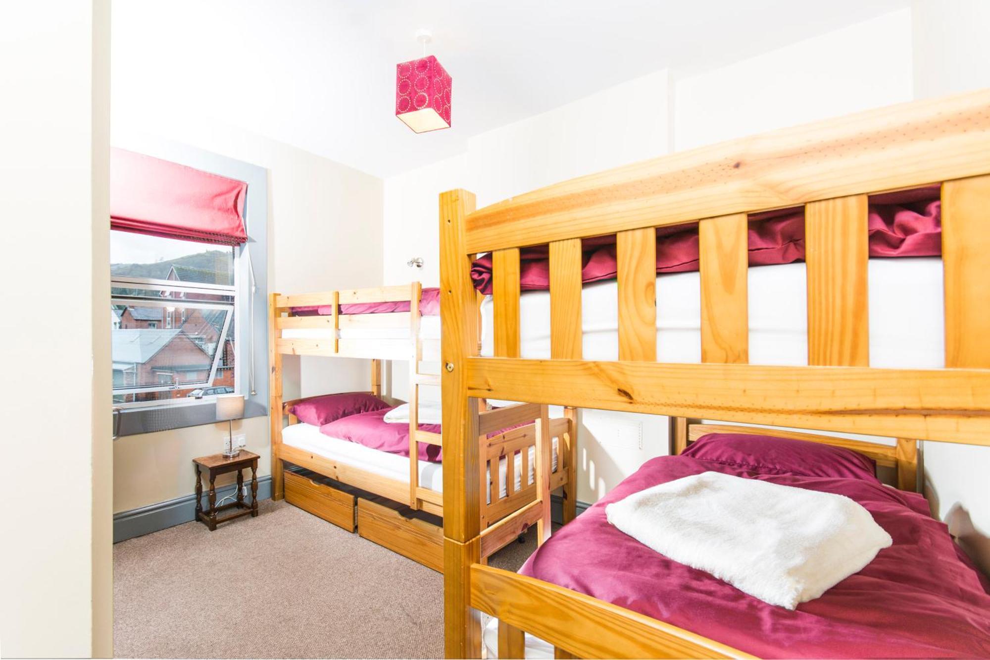 Llangollen Hostel Guest Rooms - No Dormitories - Self Catering Eksteriør billede