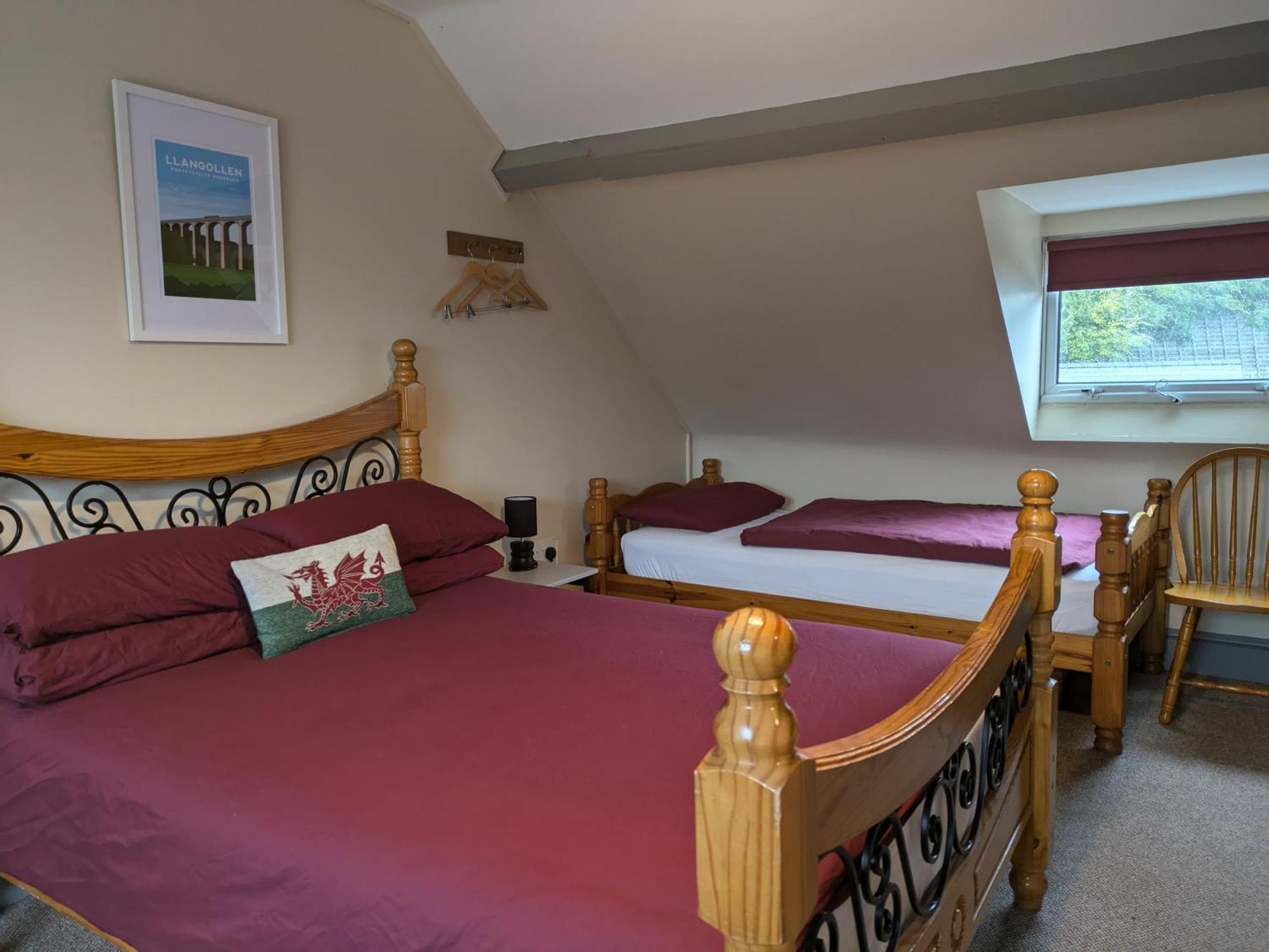 Llangollen Hostel Guest Rooms - No Dormitories - Self Catering Eksteriør billede