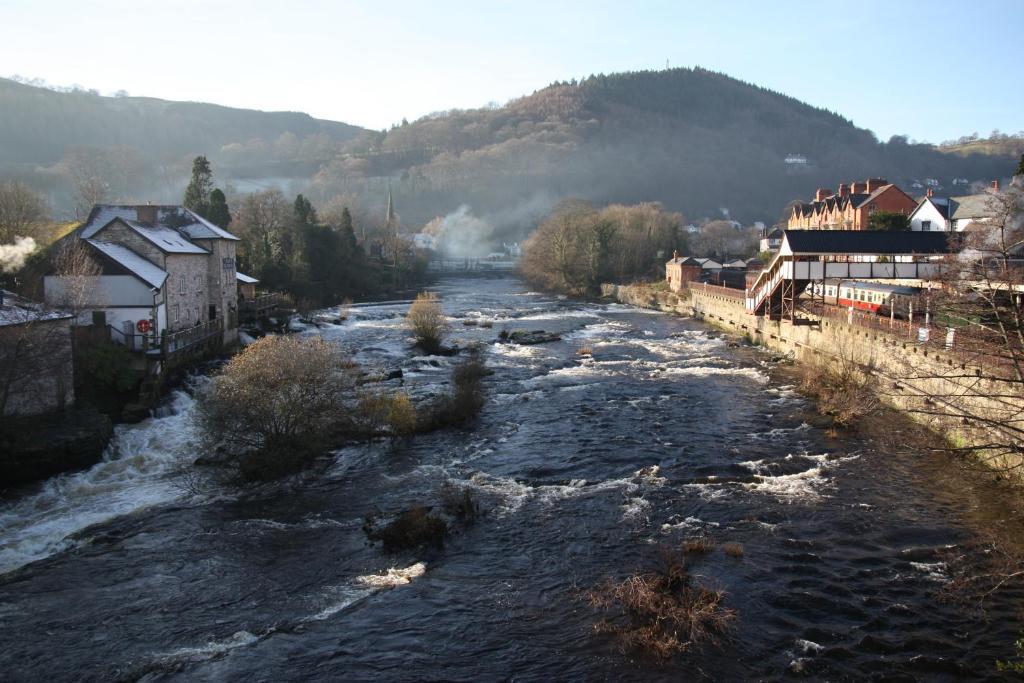 Llangollen Hostel Guest Rooms - No Dormitories - Self Catering Eksteriør billede