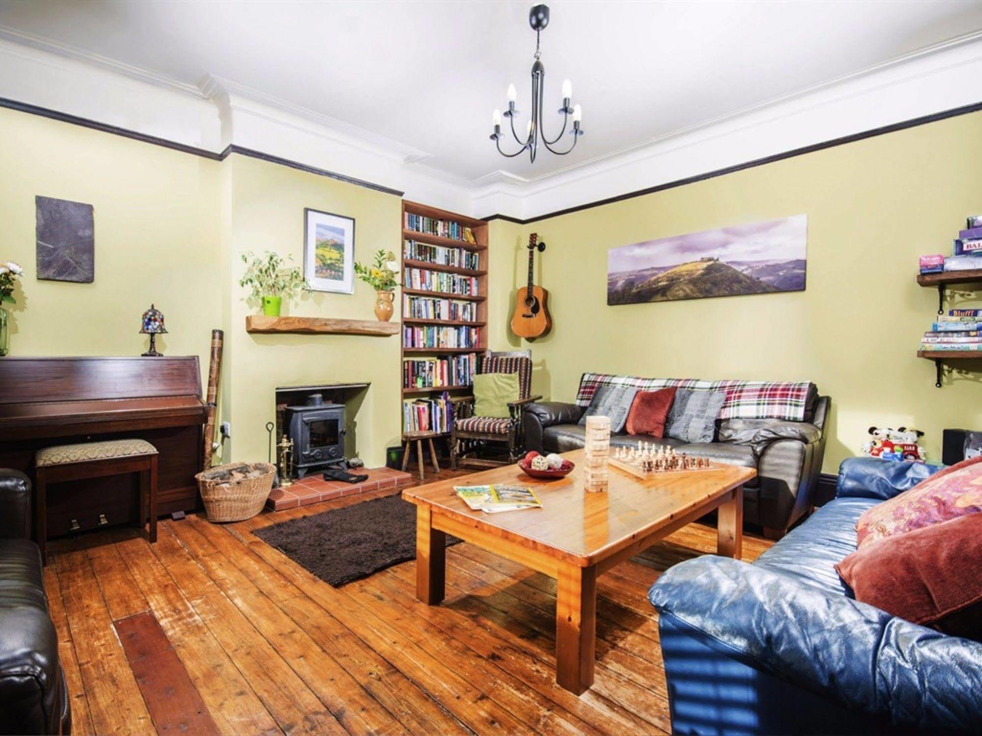 Llangollen Hostel Guest Rooms - No Dormitories - Self Catering Eksteriør billede